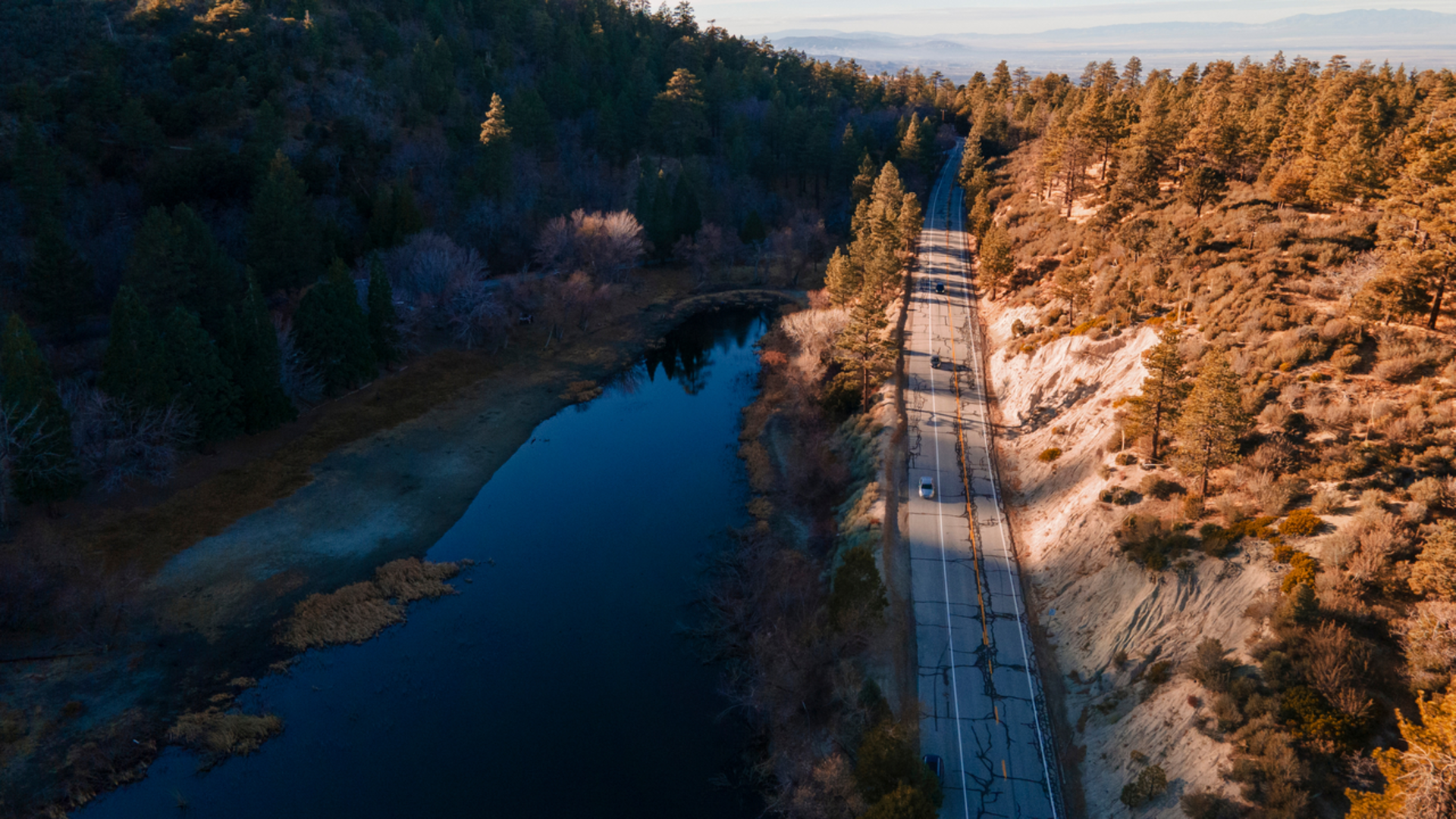 An image depicting the trail Jackson Lake to Jackson Flats Observation Tower via PCT and its surrounding area.