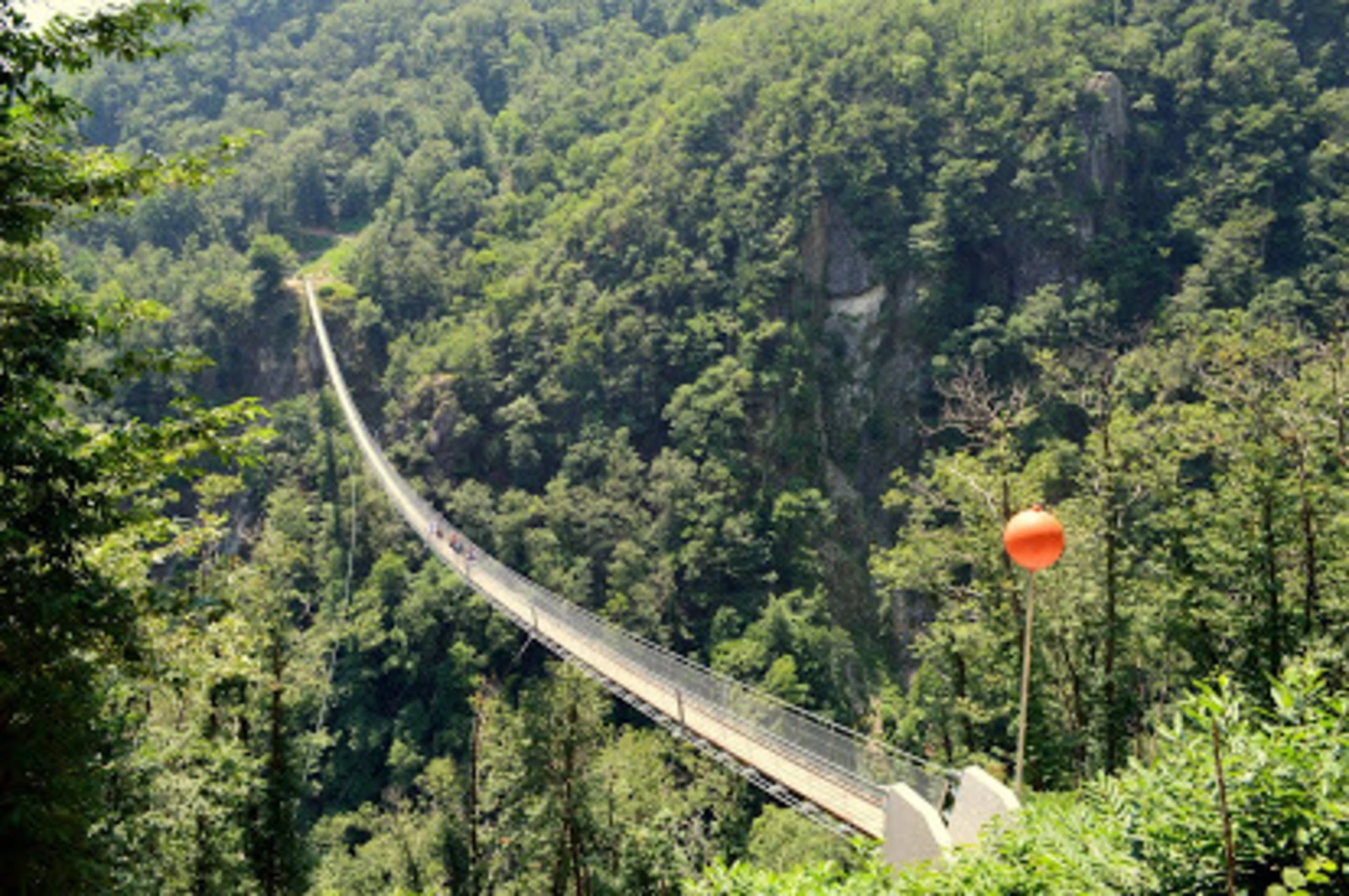 An image depicting the trail Magadino Plain - Village of Curzútt Loop Trail and its surrounding area.
