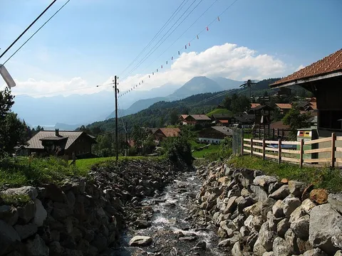 An image depicting the trail Eigen Circular Route and its surrounding area.