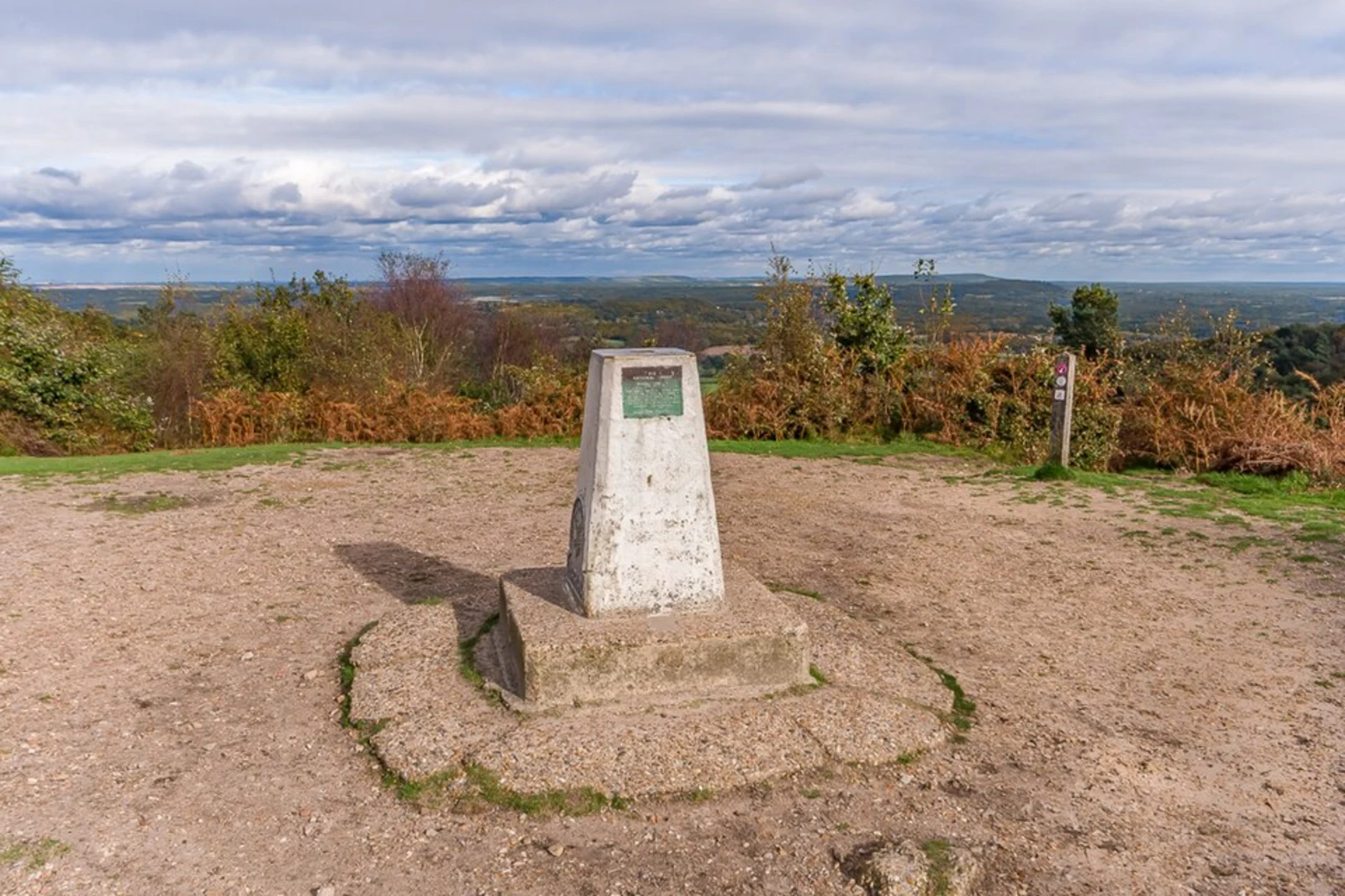 An image depicting the trail Gibbet Hill and its surrounding area.