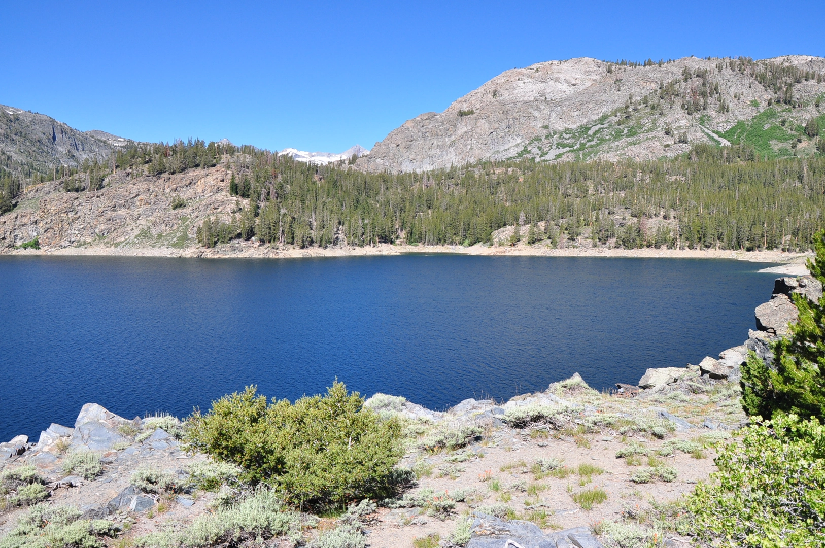 An image depicting the trail Gem Lake, Agnew Lake via Rush Creek Trail and its surrounding area.