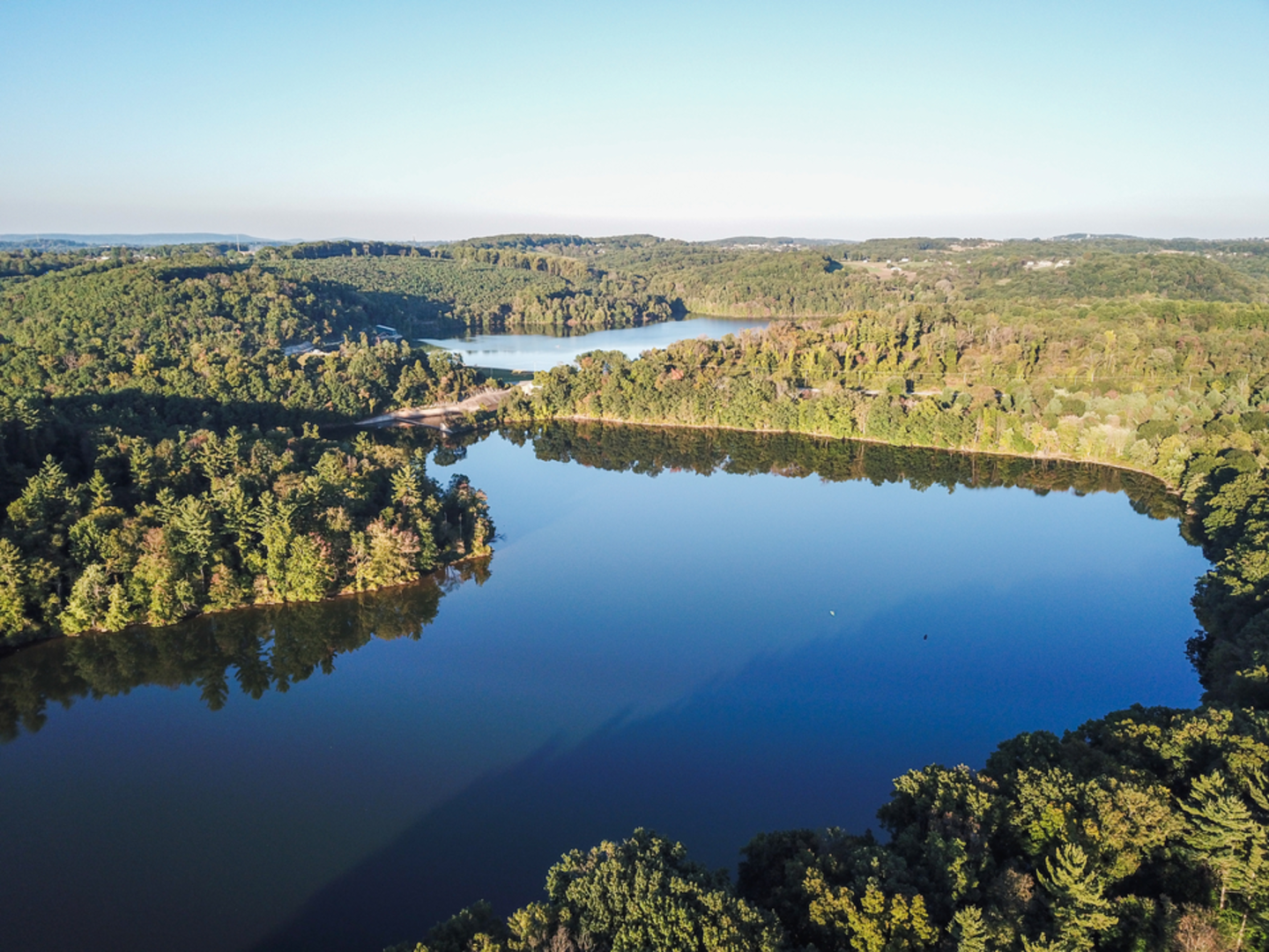 An image depicting the trail Lake Redman Loop and its surrounding area.
