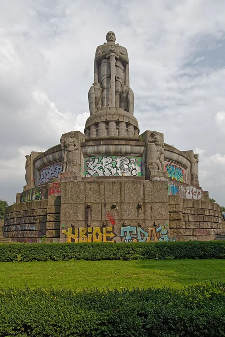 An image depicting the trail Wandergebiet Schwenningdorf and Wittekindsweg and its surrounding area.