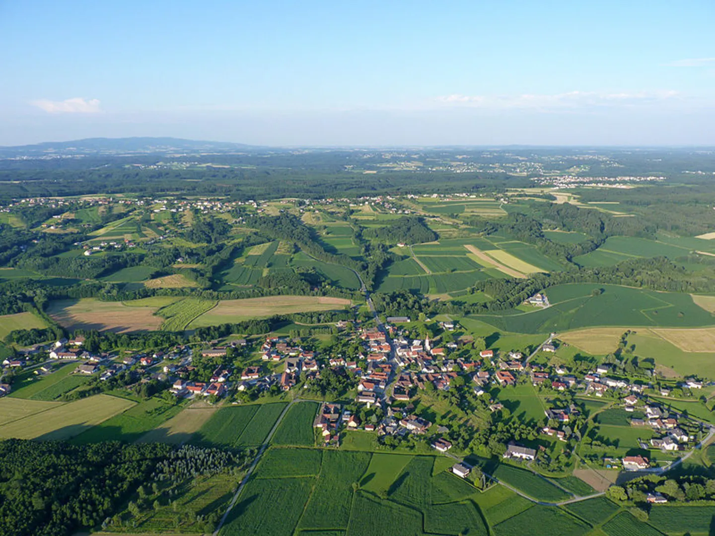 An image depicting the trail M4 Fichtenbründl-Weg and its surrounding area.