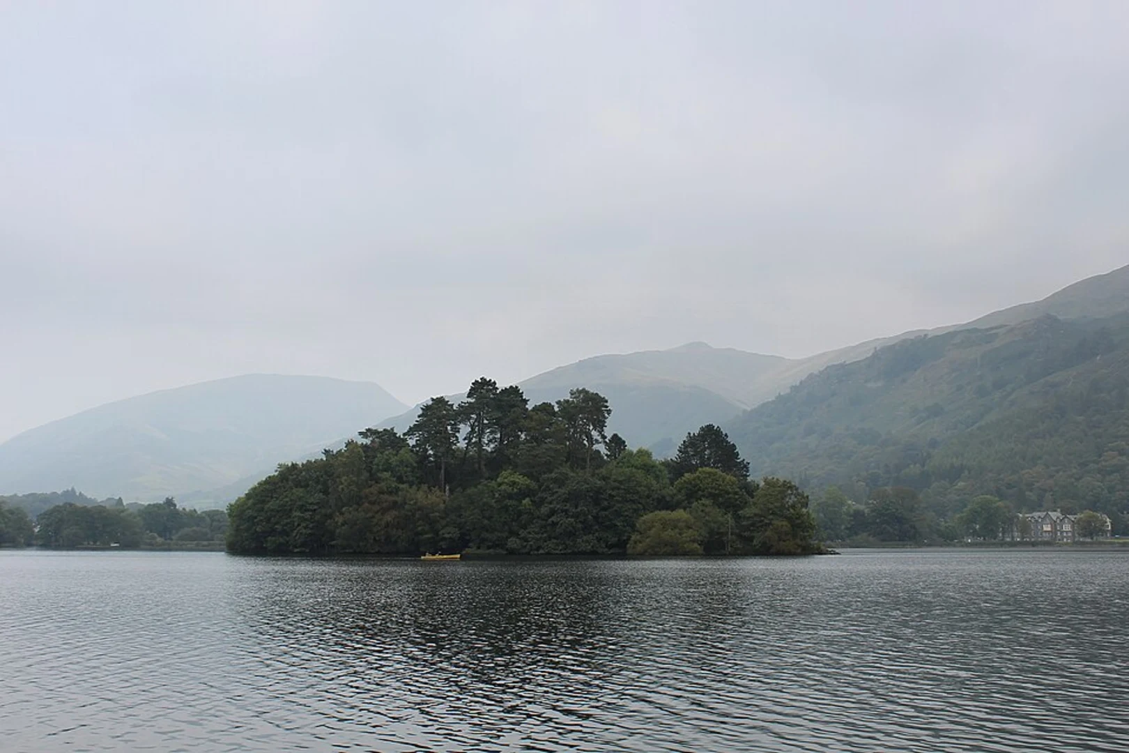 An image depicting the trail Deerbolts Wood Loop and its surrounding area.