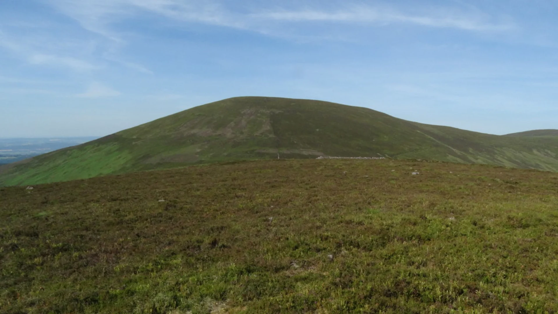 An image depicting the trail Crohan West Mountain Loop and its surrounding area.