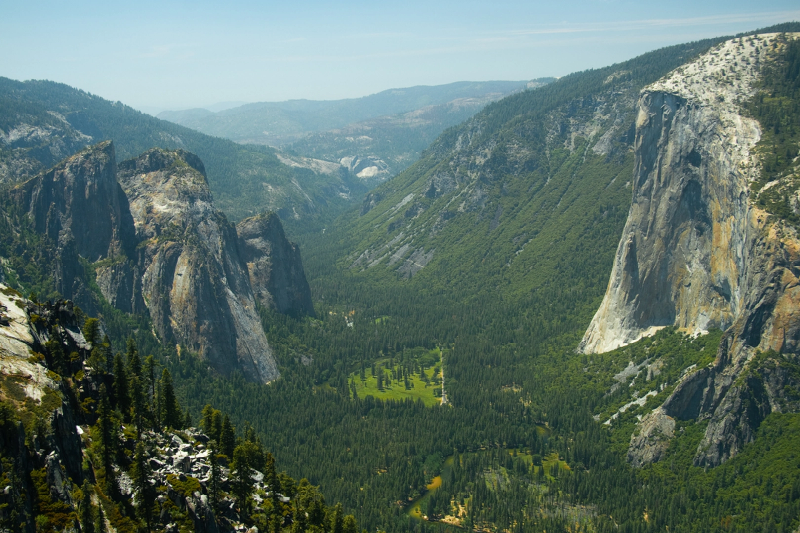 An image depicting the trail Sentinel Dome Trail and its surrounding area.