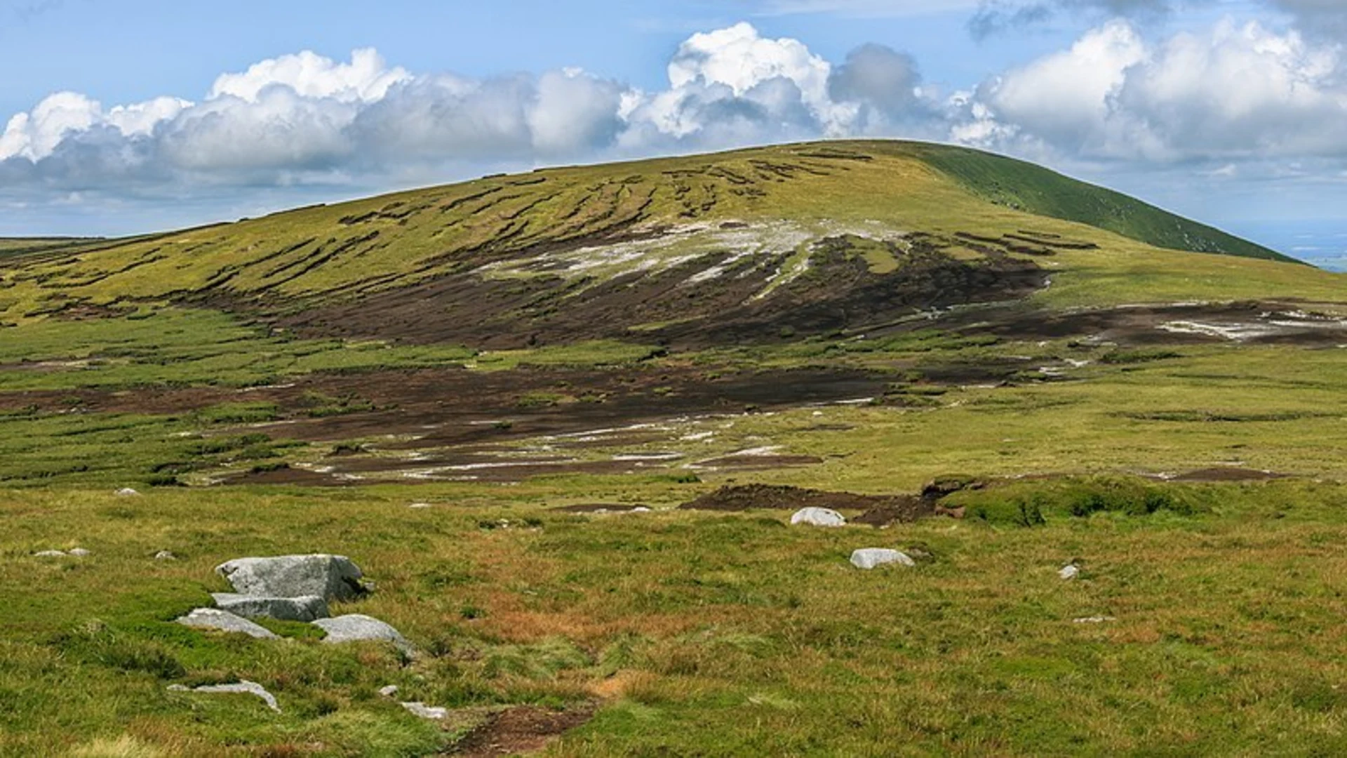 An image depicting the trail Gravale and Mullaghcleevaun via Sally Gap and its surrounding area.