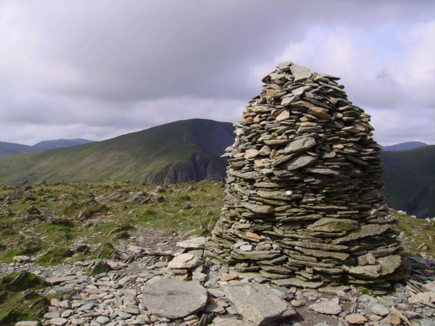 An image depicting the trail Honister Pass to High Brandelhow Walk and its surrounding area.