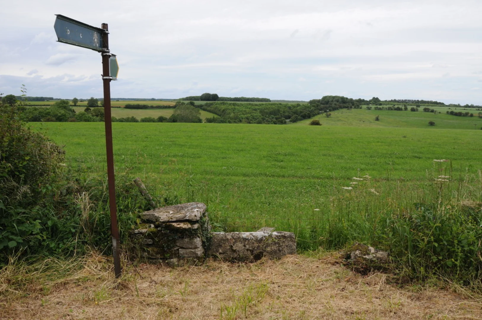 An image depicting the trail Northleach, Hampnett and the Saltway and its surrounding area.