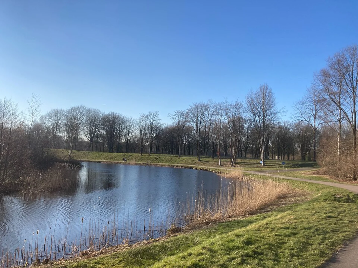 An image depicting the trail Jachthaven via Overlendepad and Gapenburg and its surrounding area.