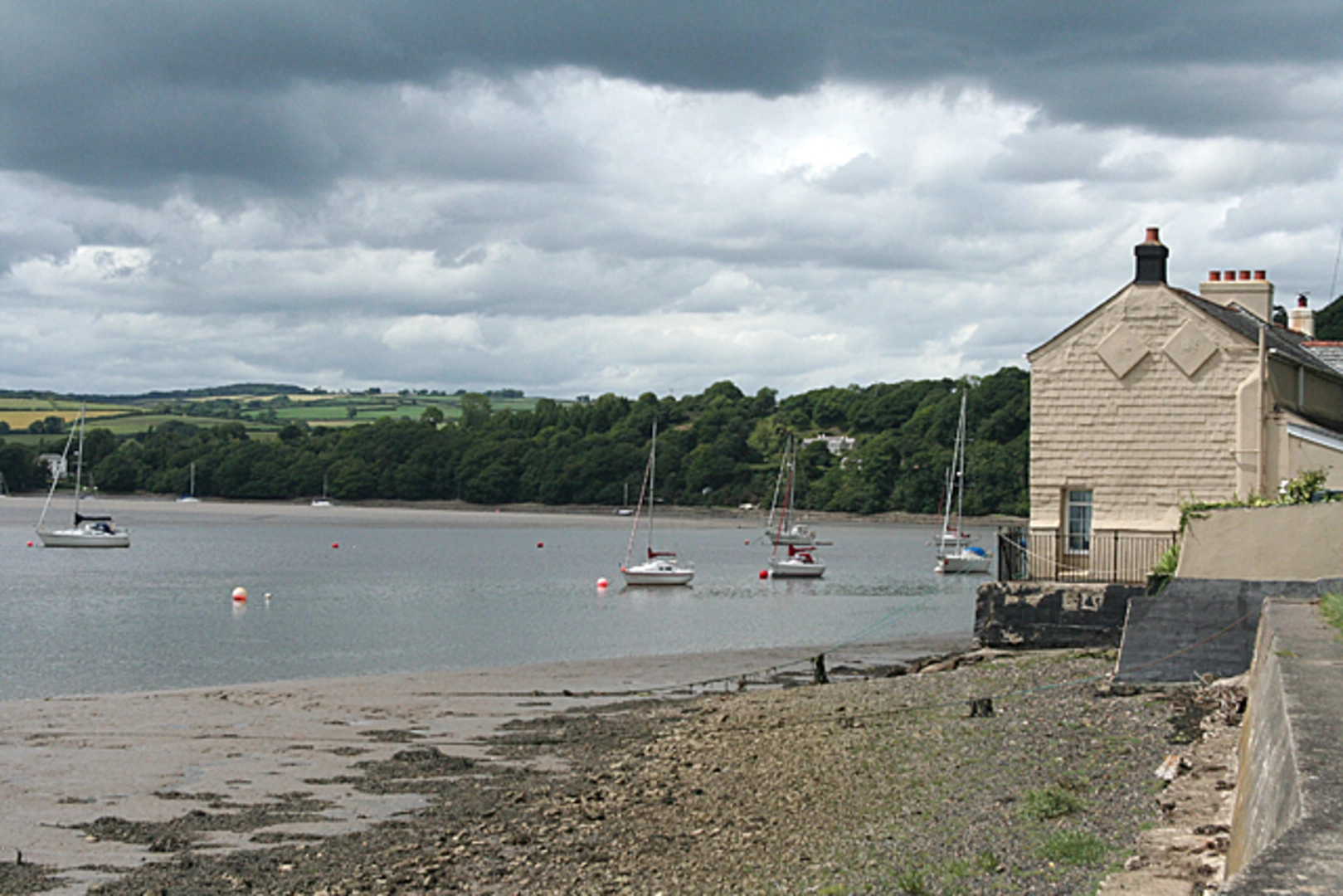 An image depicting the trail Bere Alston to Bere Ferrers Loop and its surrounding area.