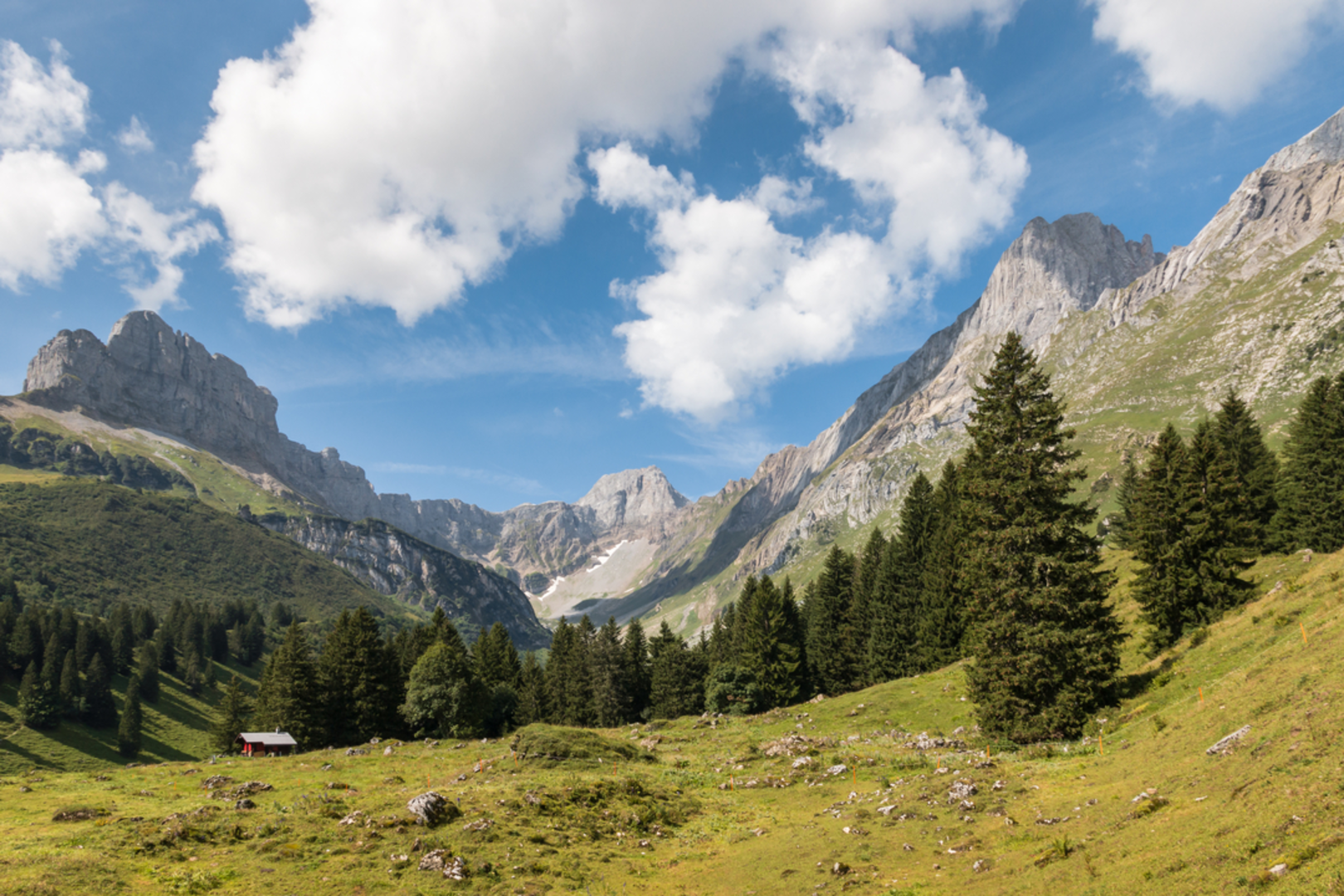 An image depicting the trail WanderWunder Schwyz - Rund um den Glattalpsee and its surrounding area.
