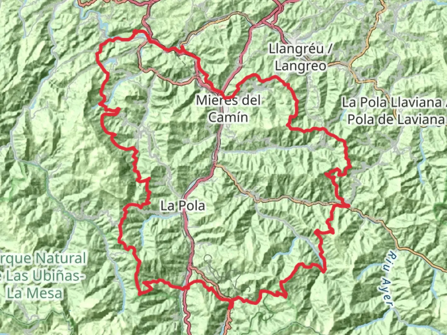 An image depicting the trail GR 208 Anillo de la Montaña Central and its surrounding area.