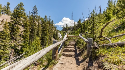 An image depicting the trail Wraith Falls Trail and its surrounding area.