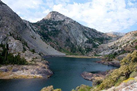 An image depicting the trail Weber Lake, Gem Lake and Agnew Lake via Rush Creek Trail and its surrounding area.