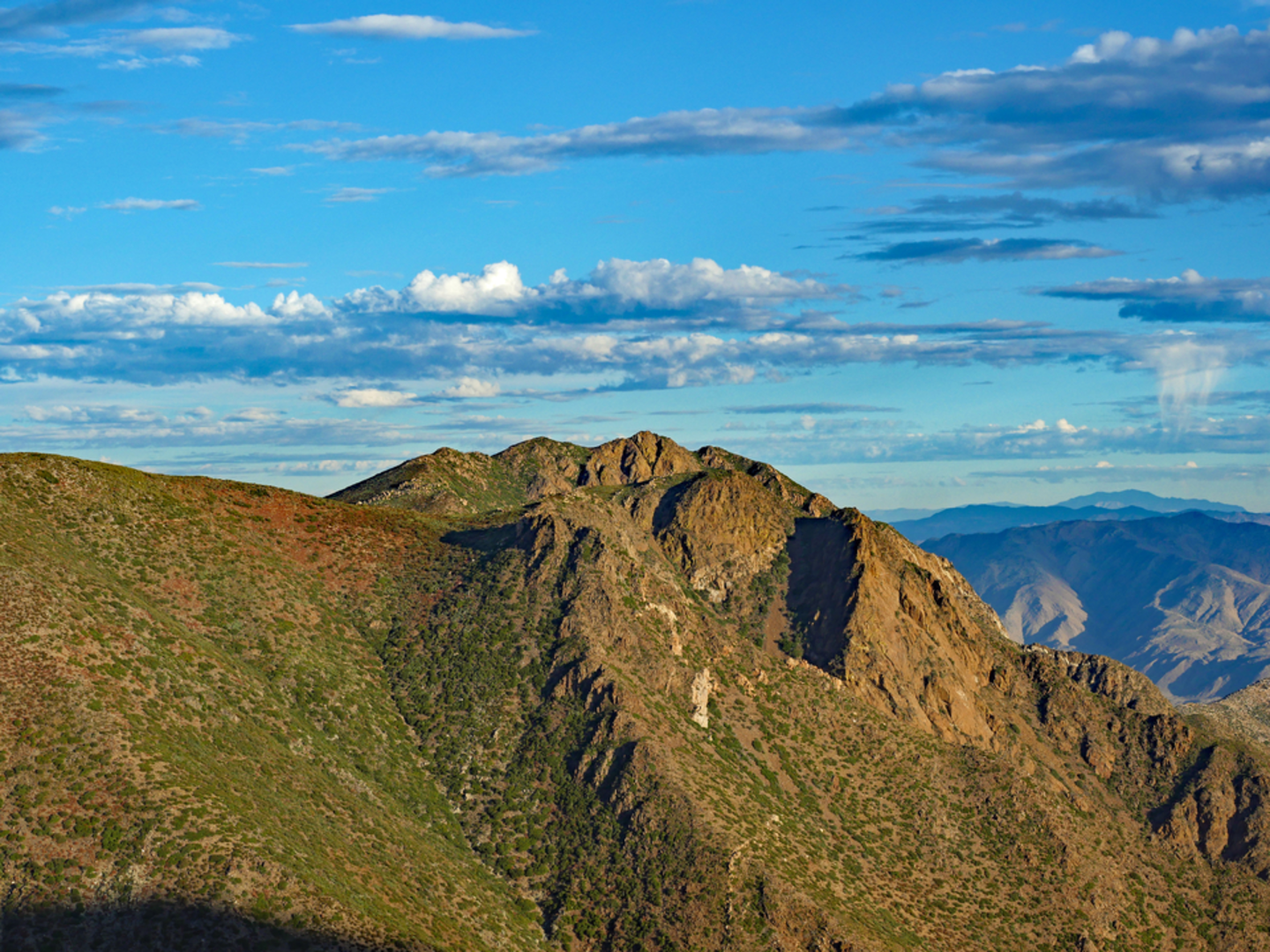 An image depicting the trail Garnet Peak Trail and its surrounding area.