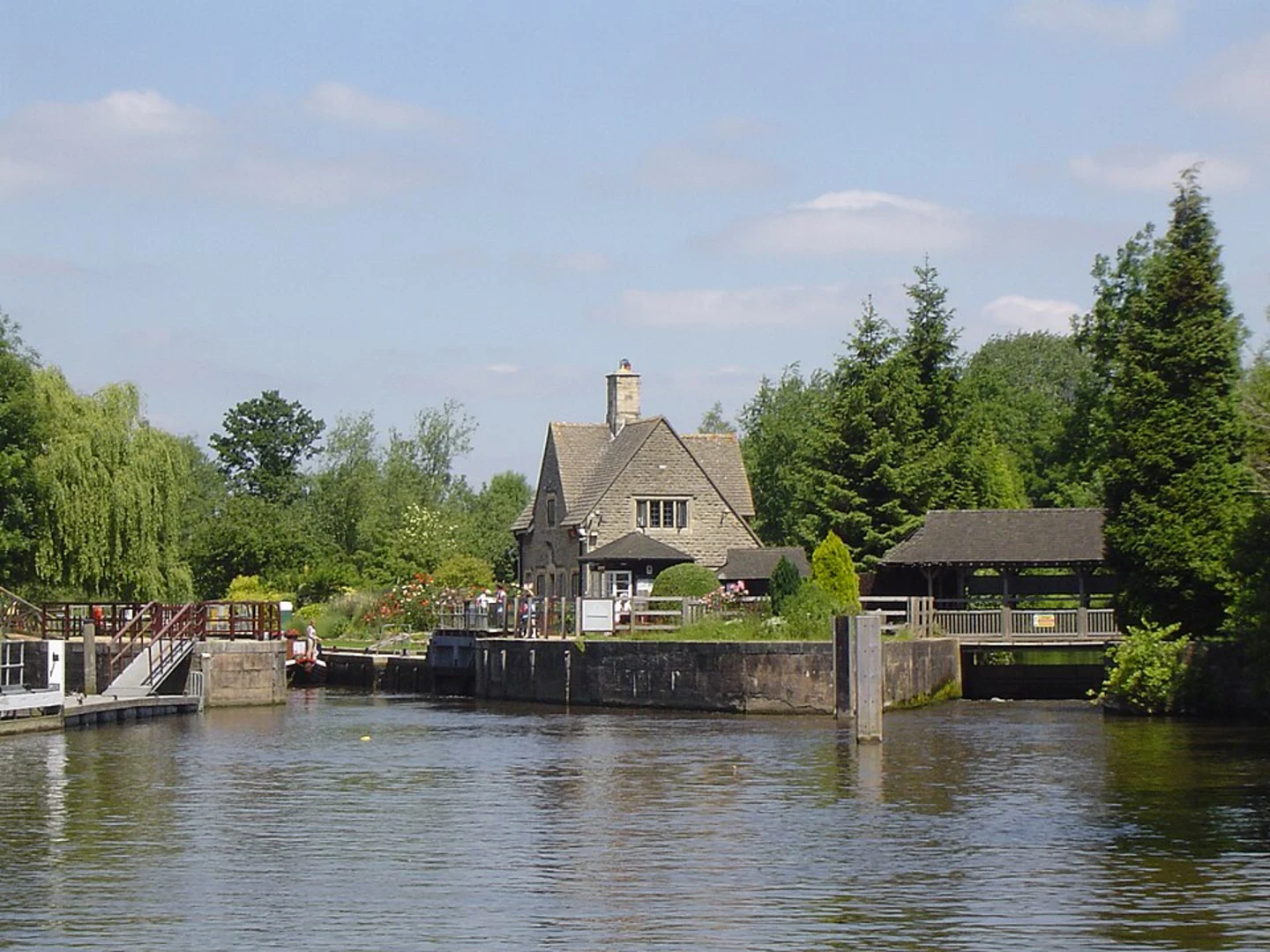 An image depicting the trail Iffley Lock Walk - Oxford and its surrounding area.