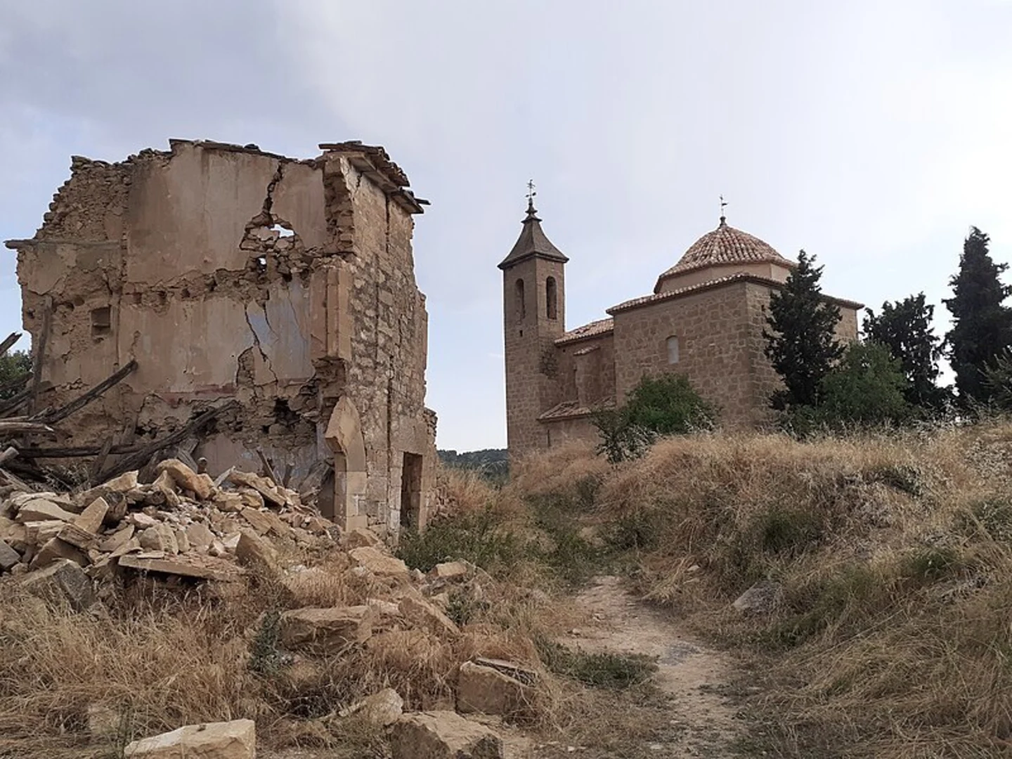 An image depicting the trail Valjunquera - Valdetormo PR TE 162 and its surrounding area.