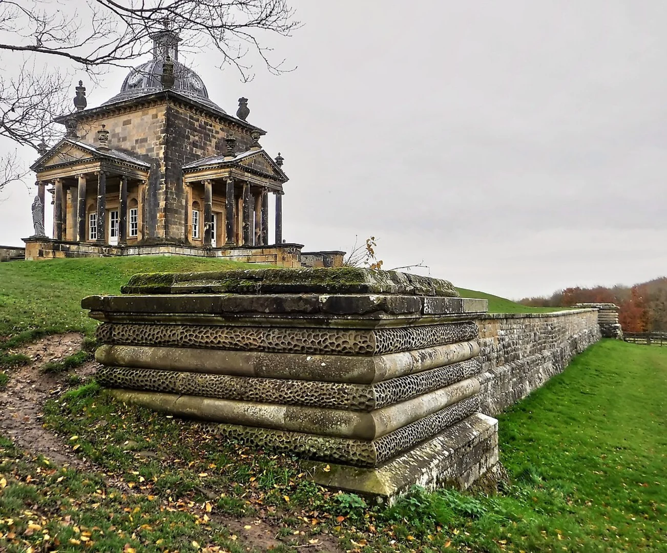 An image depicting the trail Verdley Wood and Bexleyhill Common Walk and its surrounding area.