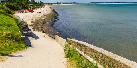 An image depicting the trail Bournemouth Coast Path via Solent Way and its surrounding area.