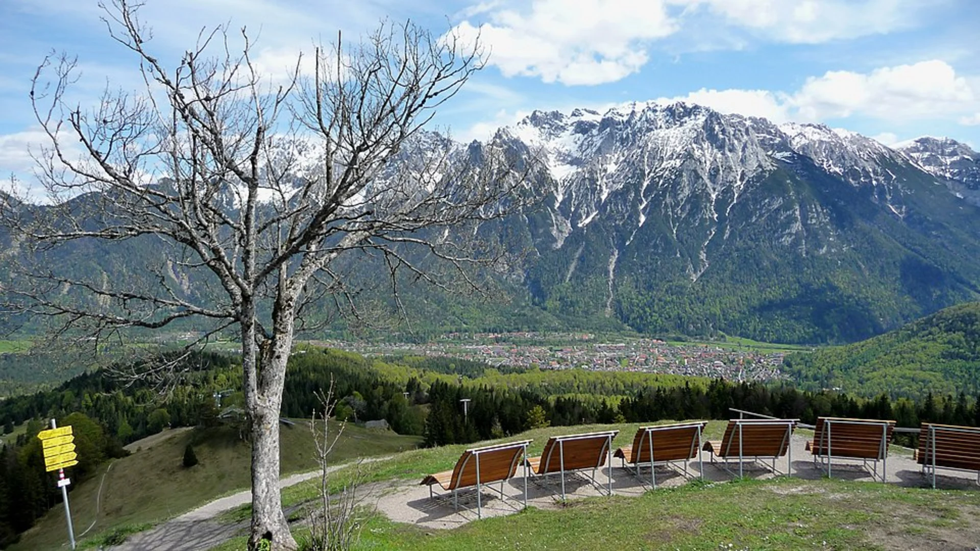 An image depicting the trail Lainbach Wasserfall, Lautersee, Ferchensee and Kranzberg Loop and its surrounding area.
