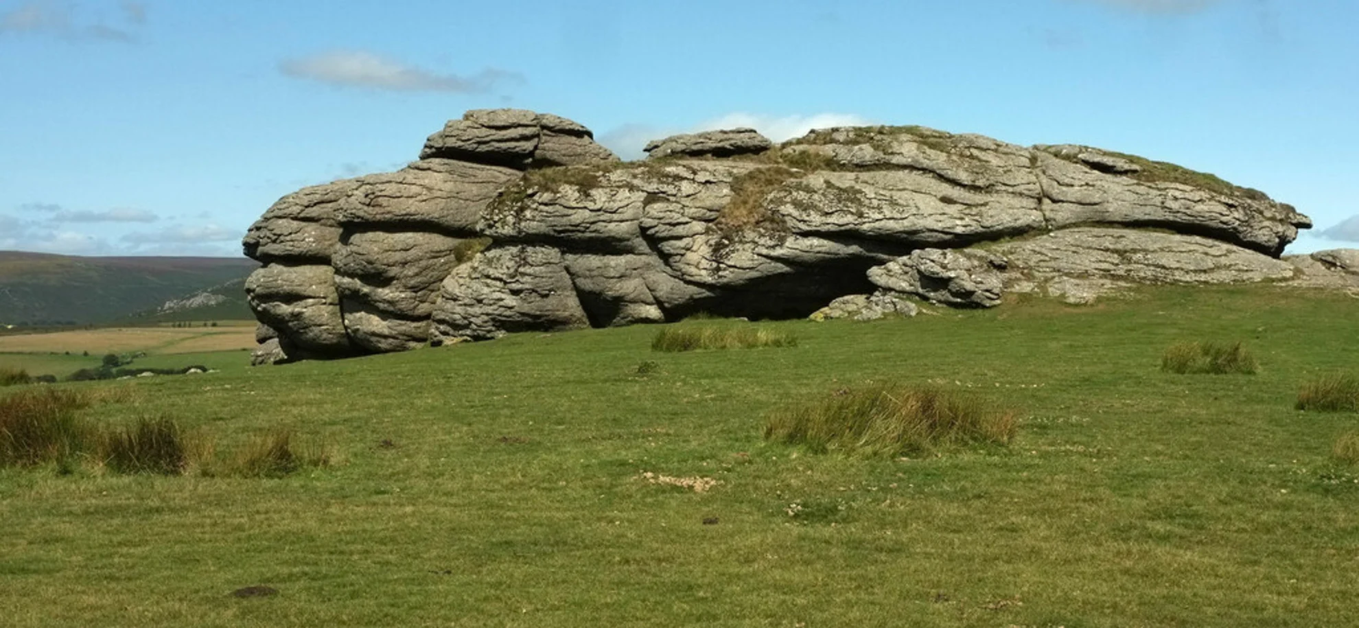 An image depicting the trail Saddle Tor, Haytor Rocks, Hound Tor Loop and its surrounding area.