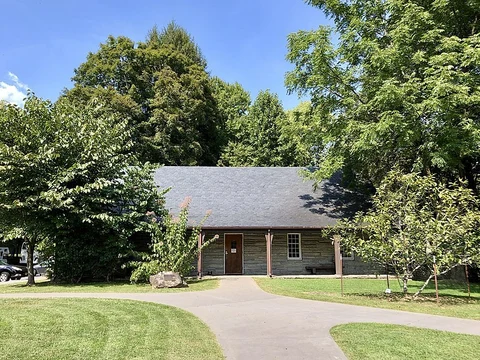 An image depicting the trail Cabin Flats via Smokemont Loop Trail and its surrounding area.