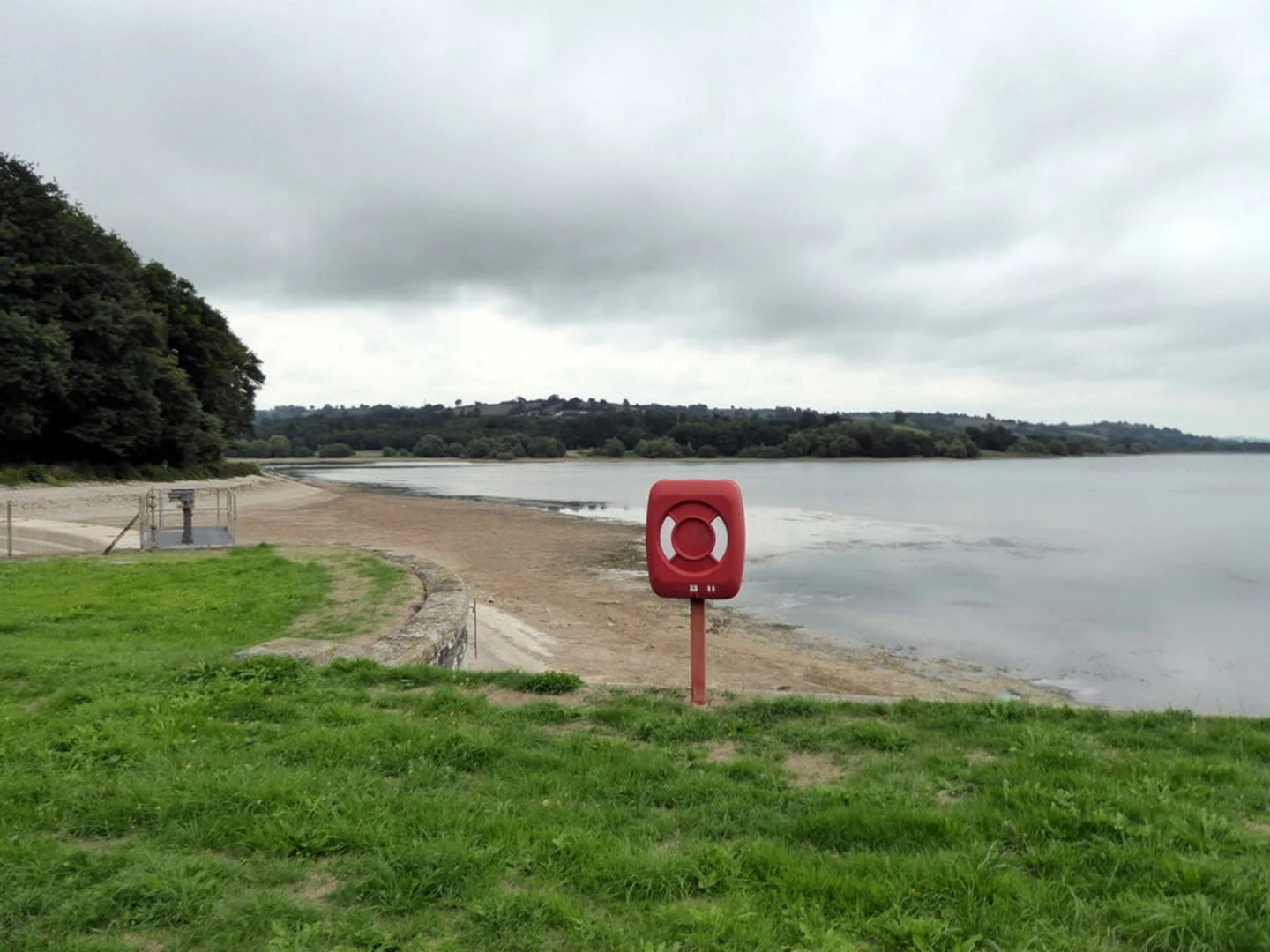 An image depicting the trail Blagdon Lake and its surrounding area.