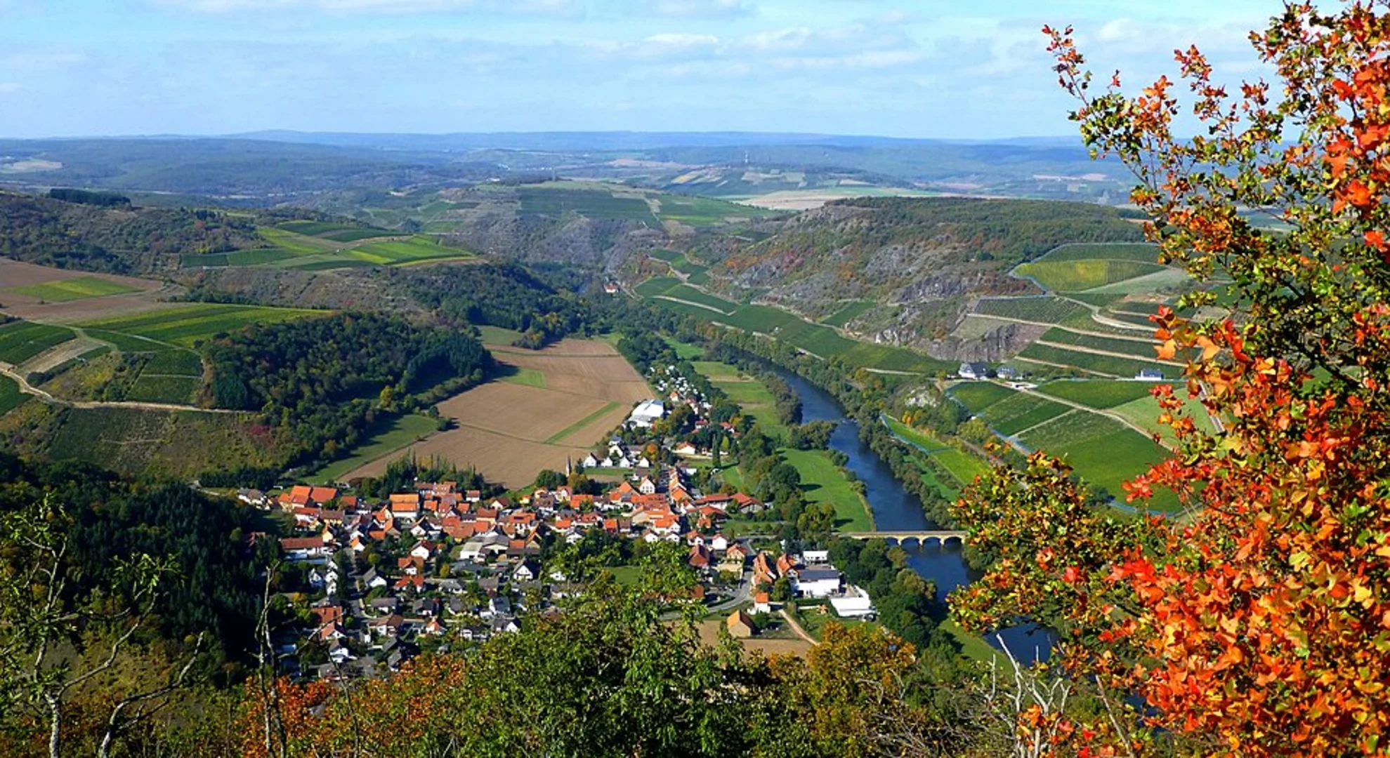 An image depicting the trail Latourstraße and its surrounding area.