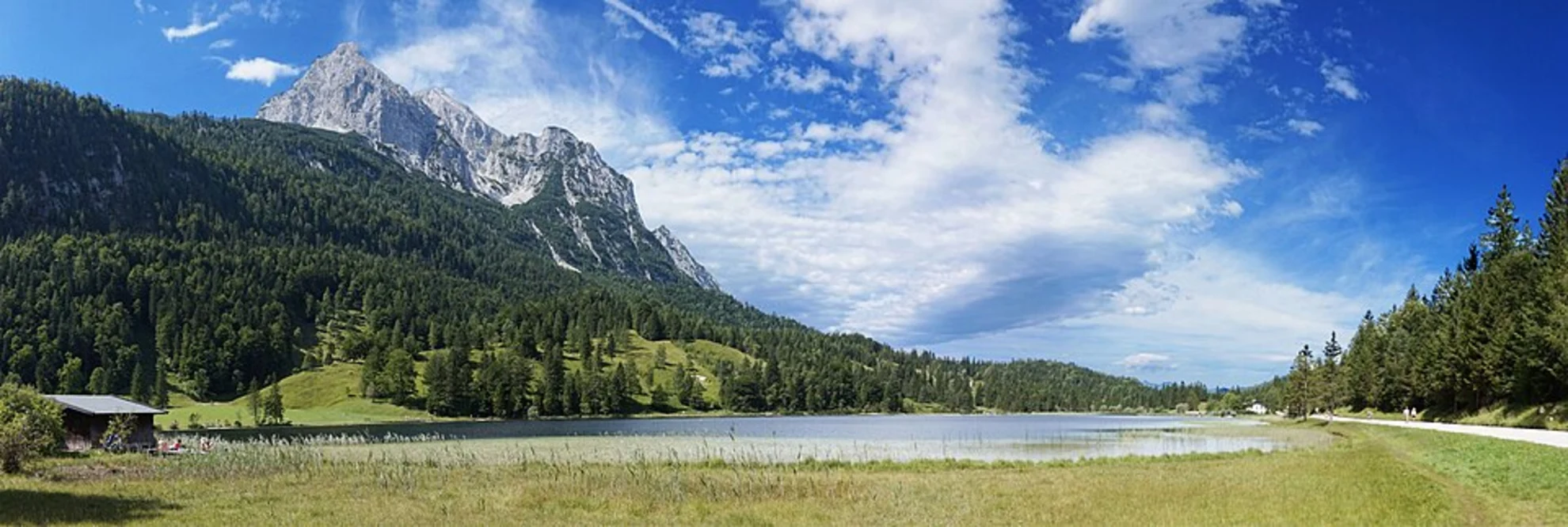 An image depicting the trail Ferchensee, Lautersee and Gruenkopf via Wanderweg and AV Weg and its surrounding area.