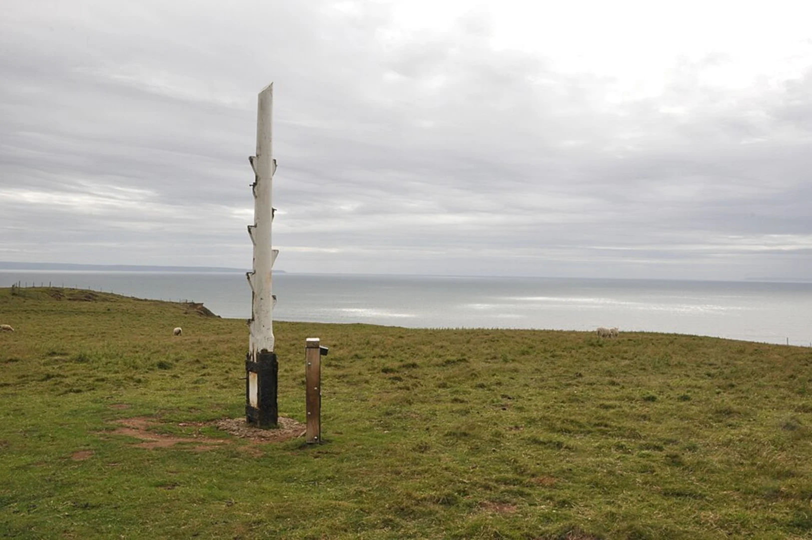 An image depicting the trail Baggy Point Walk and its surrounding area.