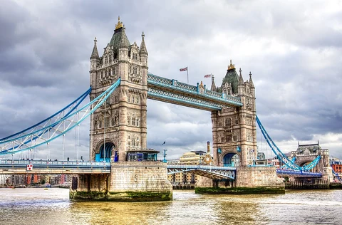 An image depicting the trail Albert Embankment Gardens via The Queen's Walk and Thames Path and its surrounding area.