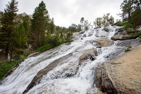 An image depicting the trail Lamarck Lakes Trail and its surrounding area.