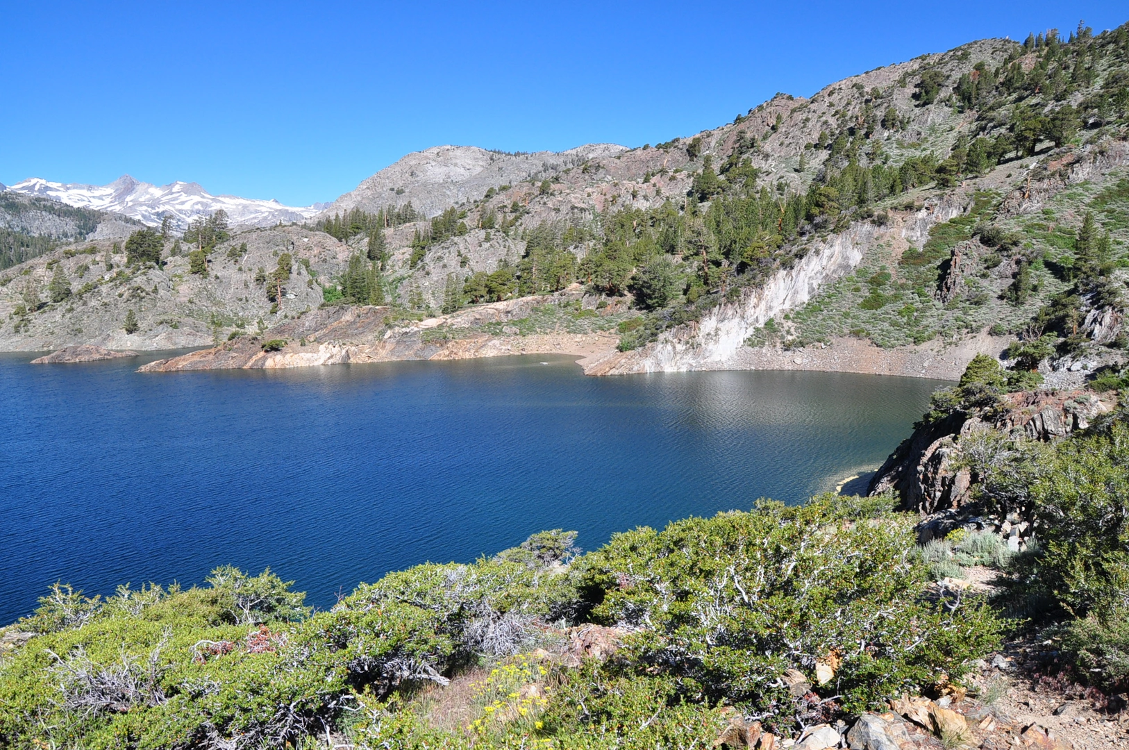An image depicting the trail Gem Lake, Agnew Pass, Summit Lake via Rush Creek Loop Trail and its surrounding area.