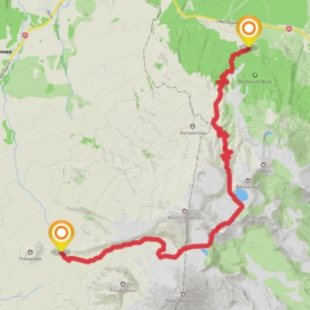 An image depicting the trail Tongariro Alpine Crossing and its surrounding area.