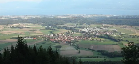 An image depicting the trail Bière - Yens Gare Trail and its surrounding area.