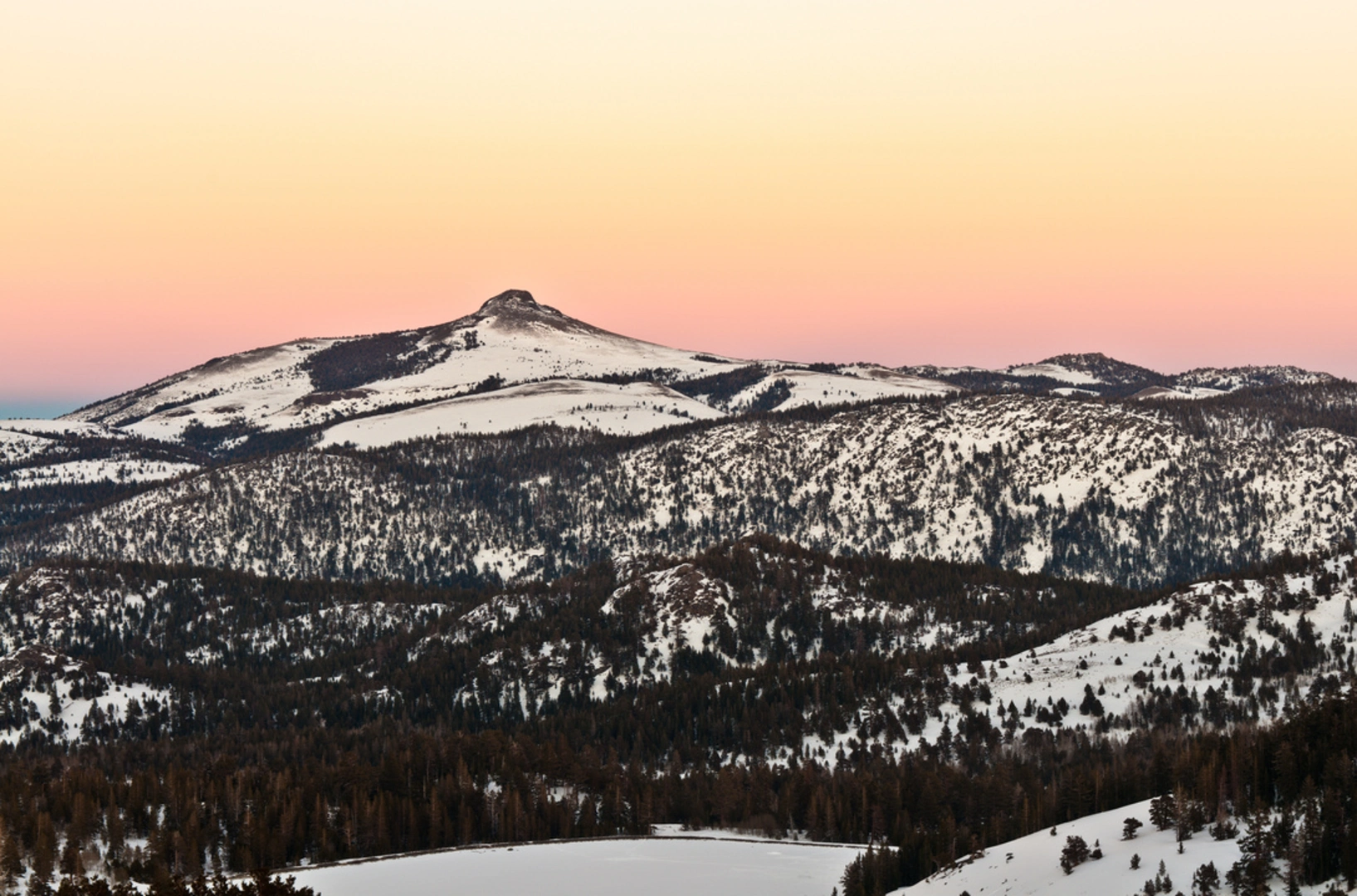 An image depicting the trail Crater Lake Trail and its surrounding area.