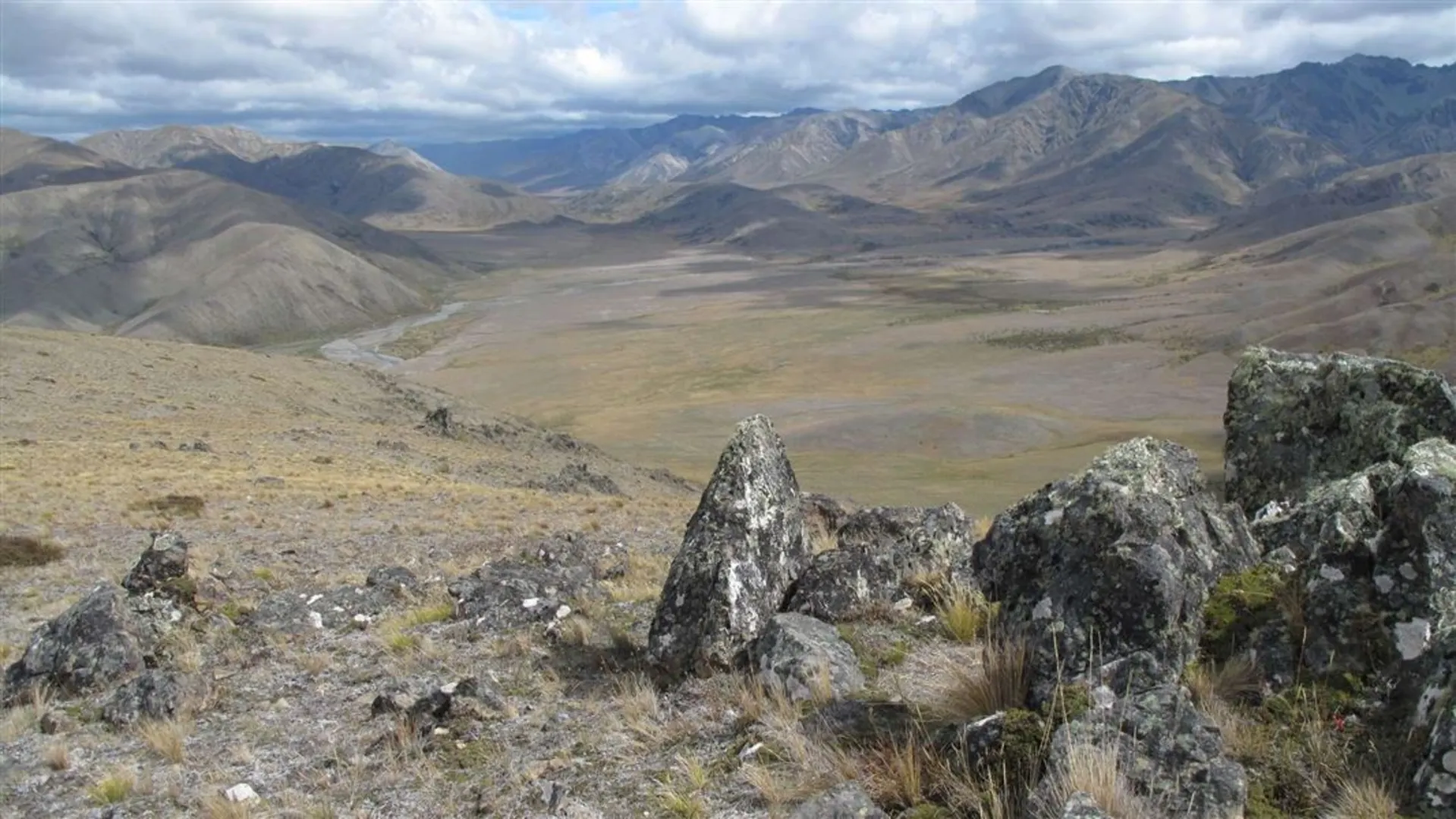 An image depicting the trail Pudding Hill and its surrounding area.