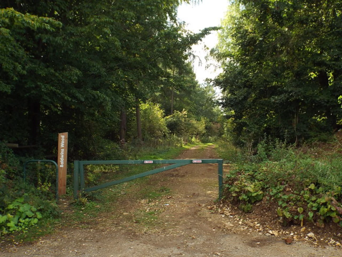 An image depicting the trail Rickmansworth to Chesham Walk and its surrounding area.
