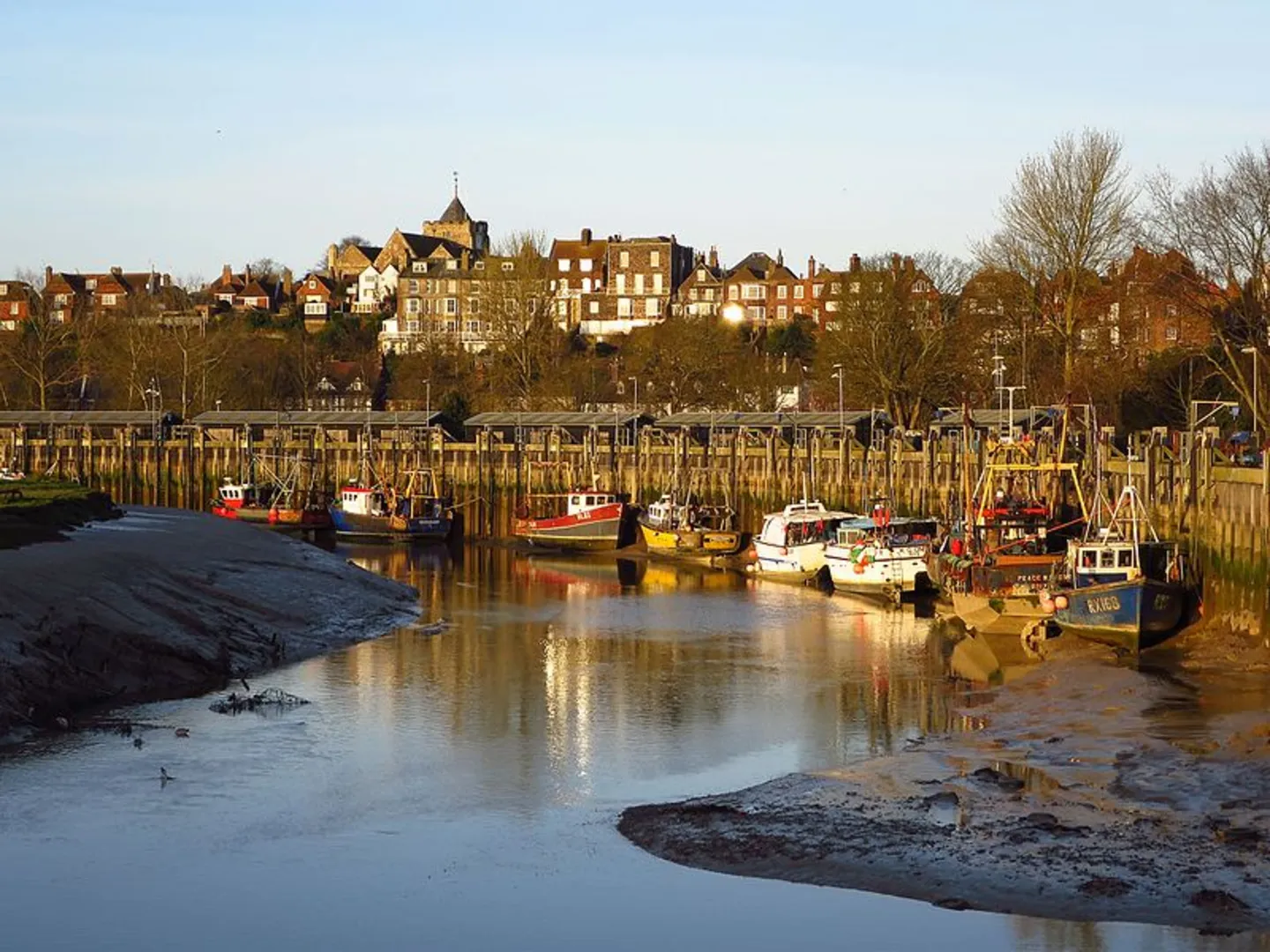 An image depicting the trail Sussex Border Path and its surrounding area.