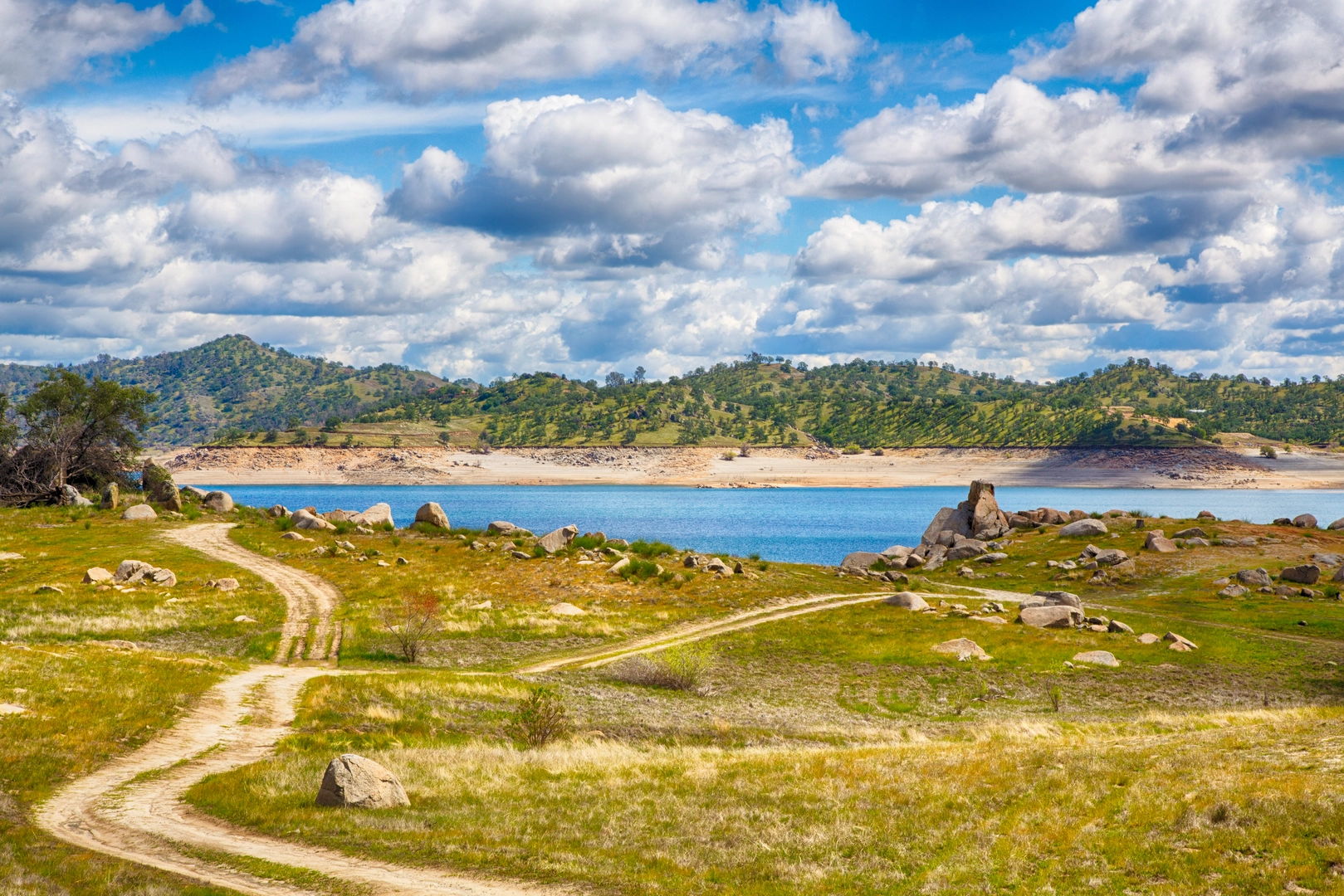 An image depicting the trail San Joaquin River Trail to Big Bend and its surrounding area.