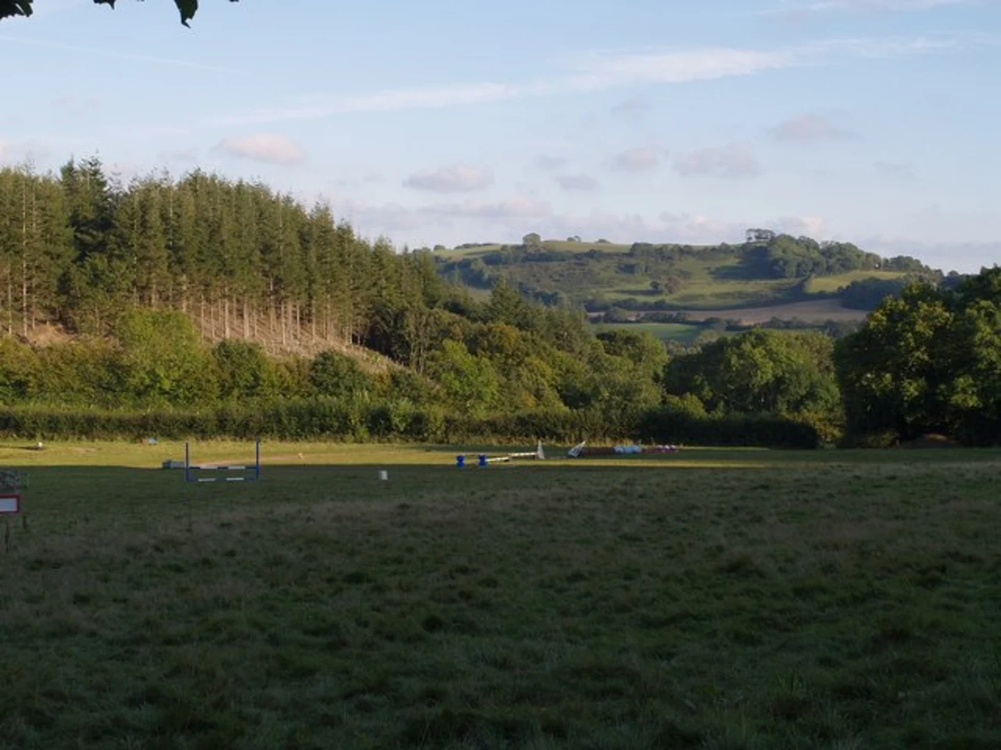 An image depicting the trail Liverton Circular and Dartmoor Way Loop and its surrounding area.
