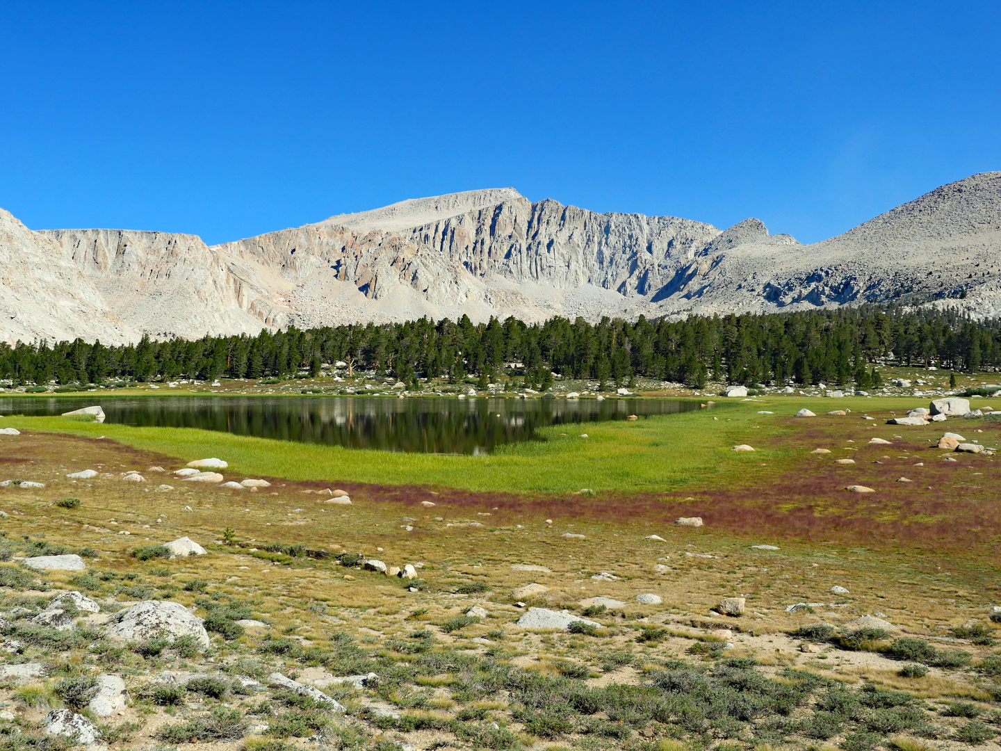 An image depicting the trail Cottonwood Lakes to Upper Rock Creek Loop and its surrounding area.