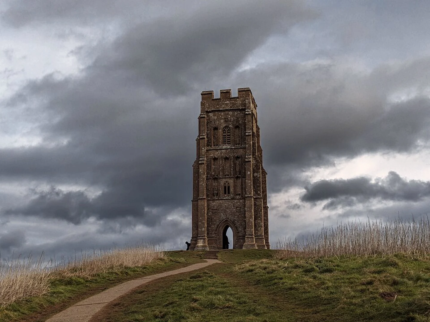 An image depicting the trail Glastonbury Tor from Stone Down Lane and its surrounding area.