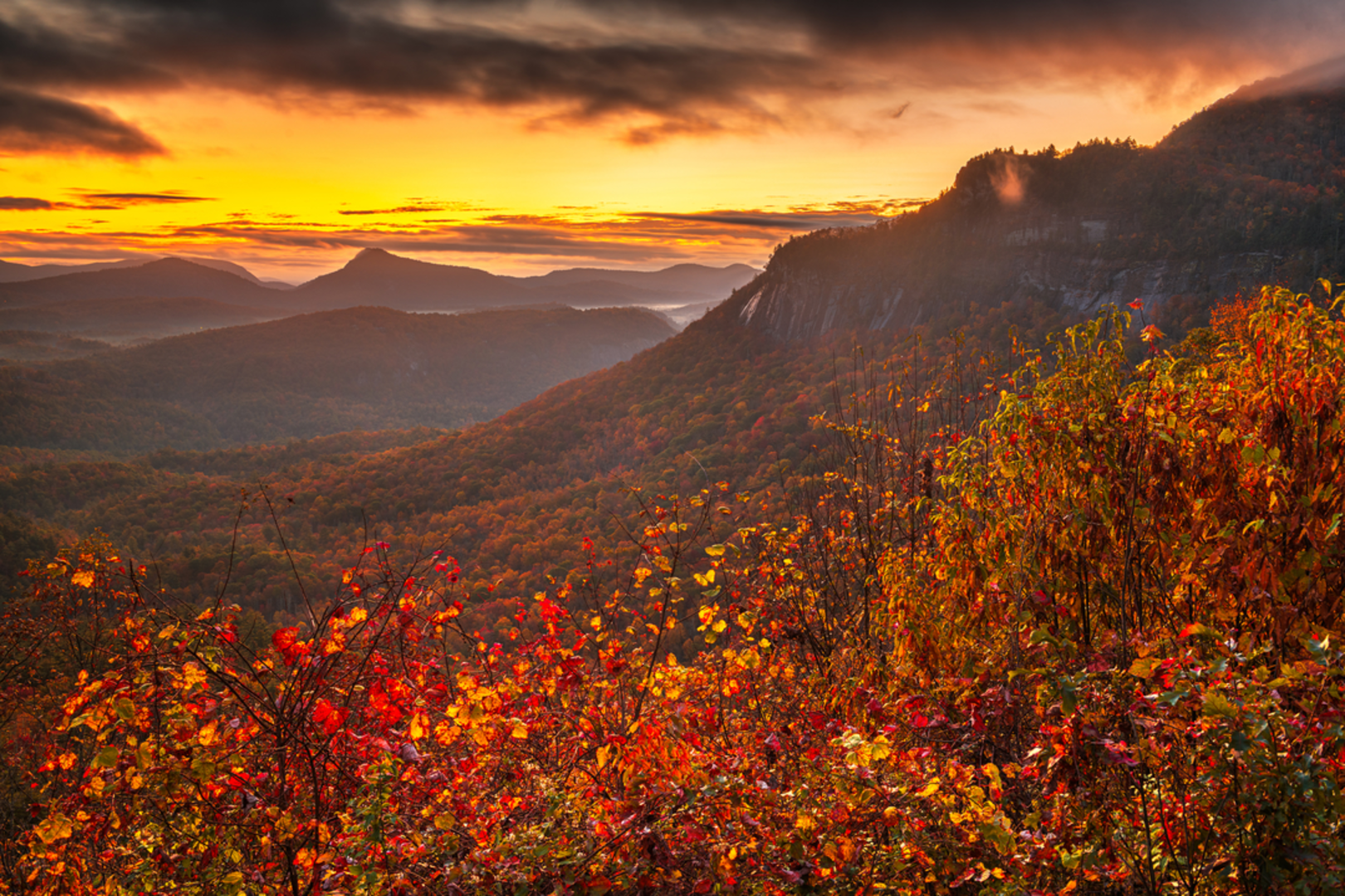 An image depicting the trail Whiteside Mountain National Recreation Trail and its surrounding area.