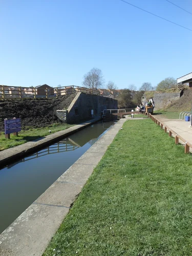 Hollingwood to Renishaw Walk