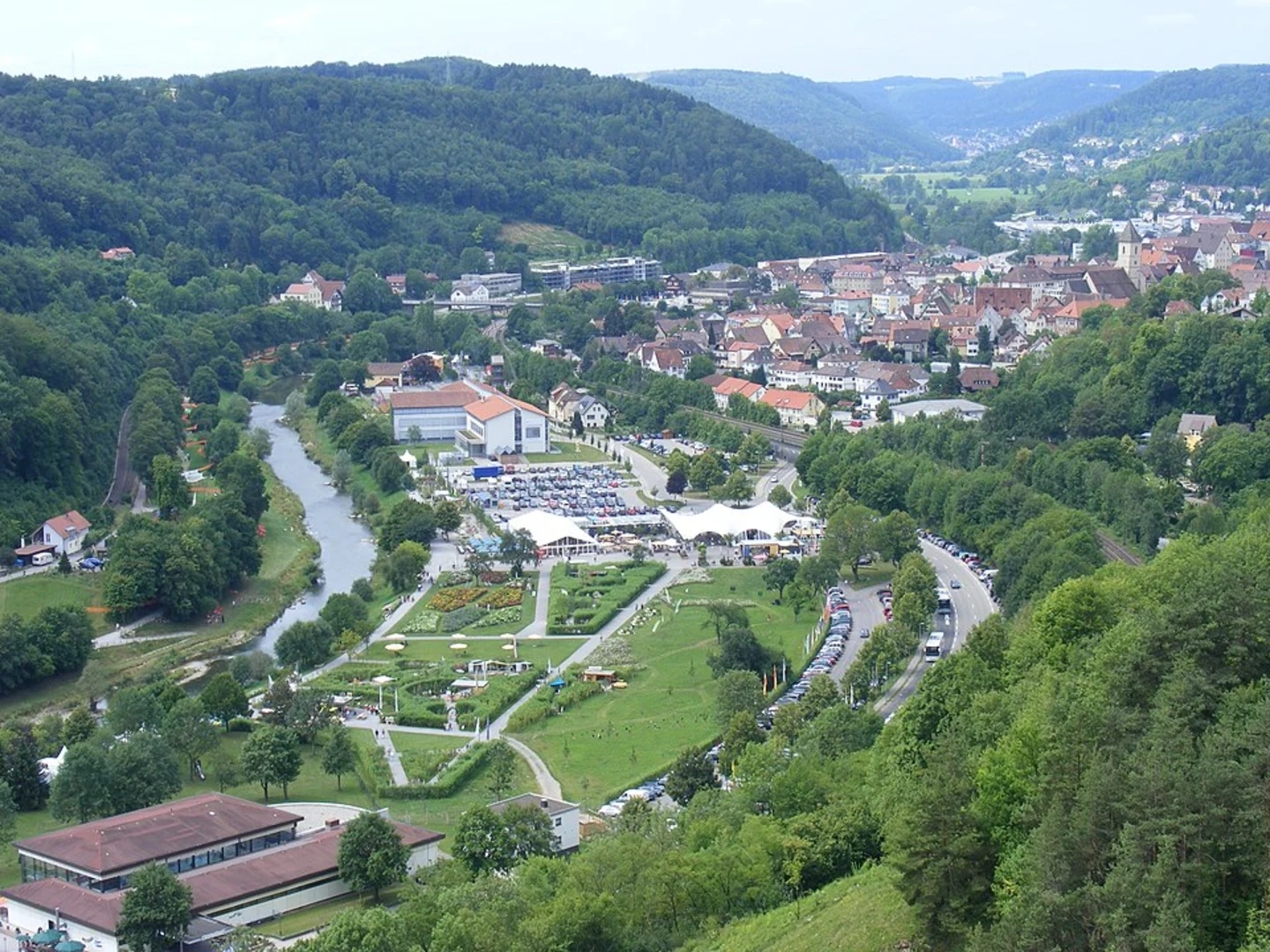 An image depicting the trail Neckar-Baar-Jakobusweg and its surrounding area.