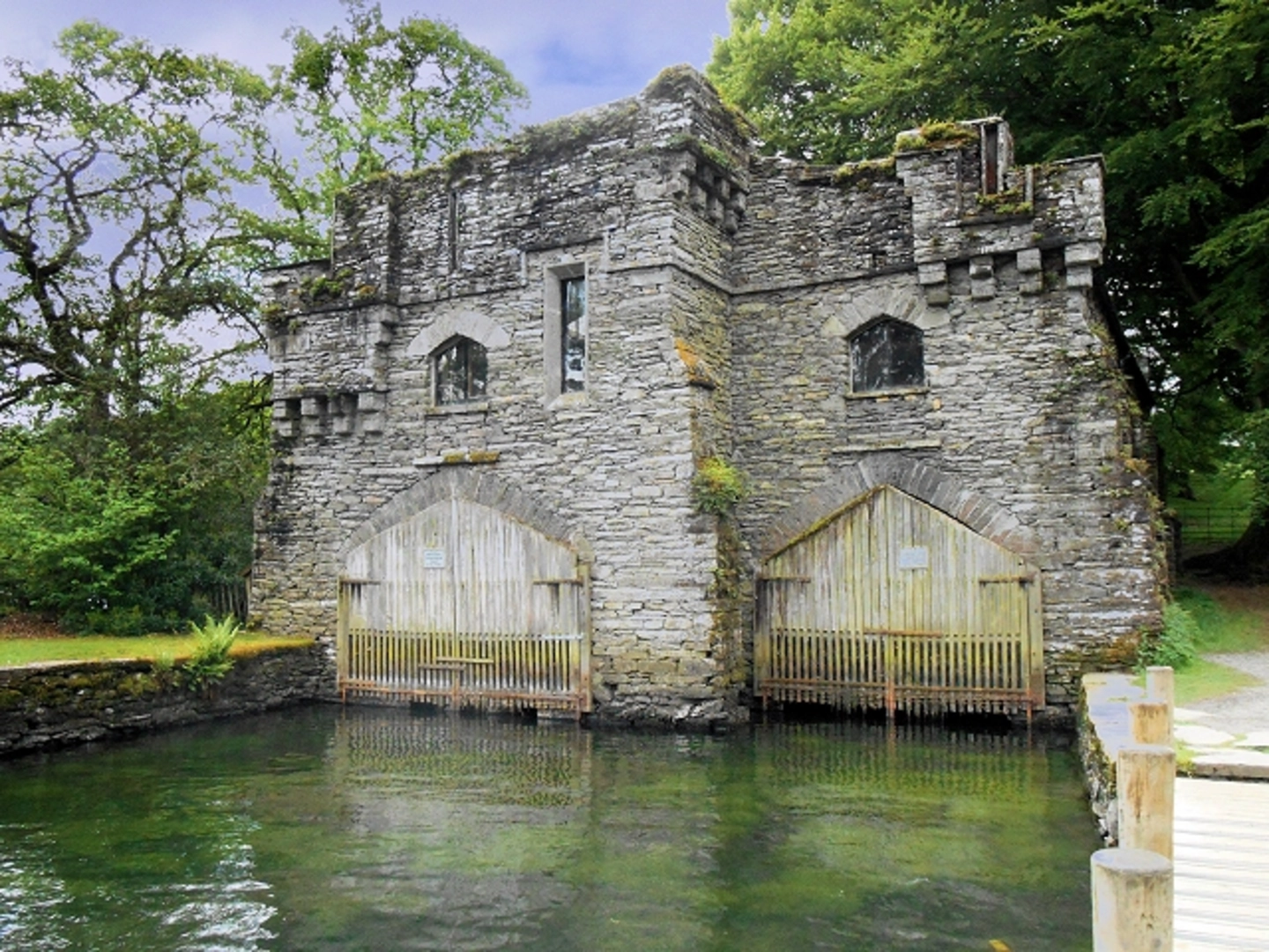 An image depicting the trail High Wray Bay, Waterson Intake and Rough Hows Loop and its surrounding area.