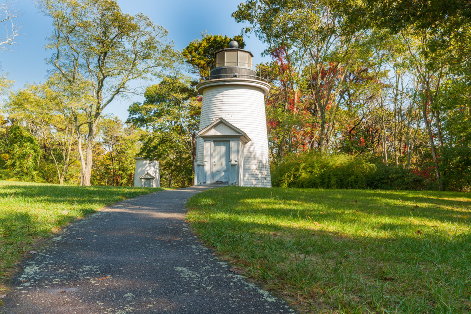 An image depicting the trail Three Sisters of Nauset Loop and its surrounding area.